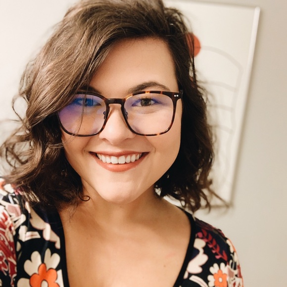 Meet your Posher, Sarah ashley - Picture 2 of 2